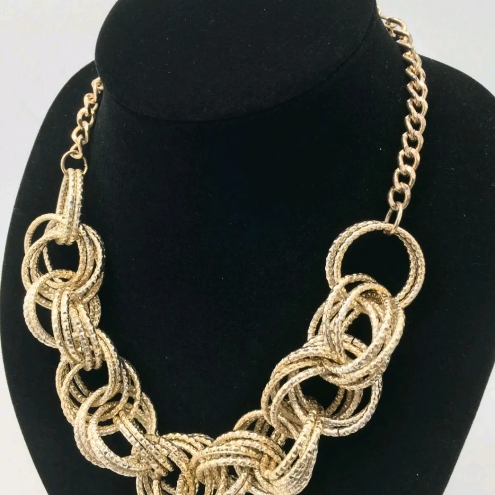 Vtg Signed New York & Company Textured Silver-Tone Multi-Hoop Statement Necklace - Picture 6 of 9